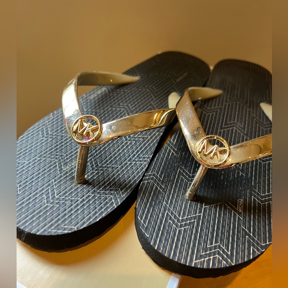 Michael kors gold strap flip flops size 8